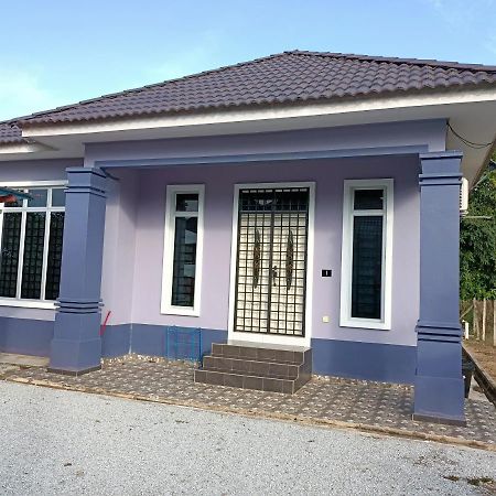 Ummi'S Homestay Kuala Besut Kampong Baru Εξωτερικό φωτογραφία
