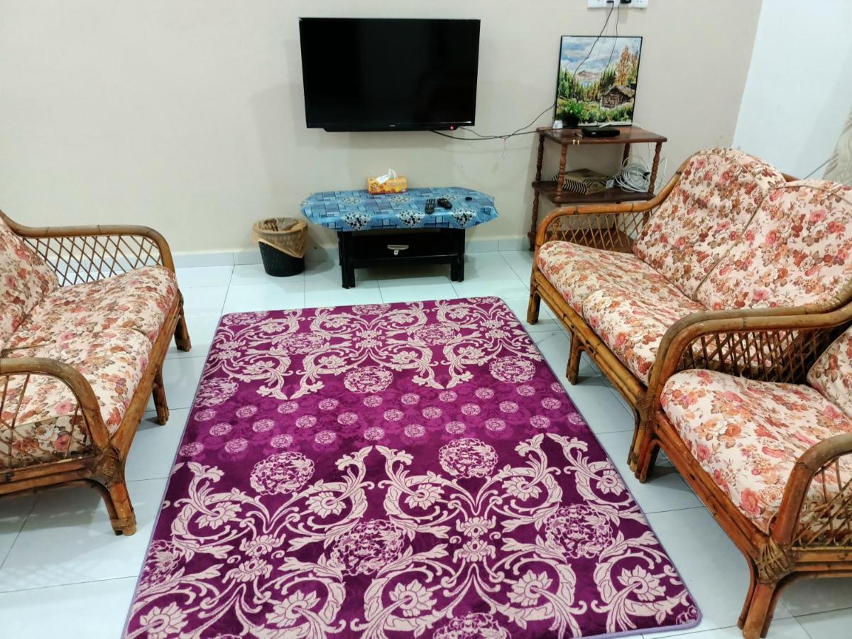 Ummi'S Homestay Kuala Besut Kampong Baru Εξωτερικό φωτογραφία