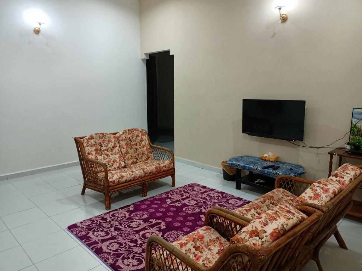 Ummi'S Homestay Kuala Besut Kampong Baru Εξωτερικό φωτογραφία