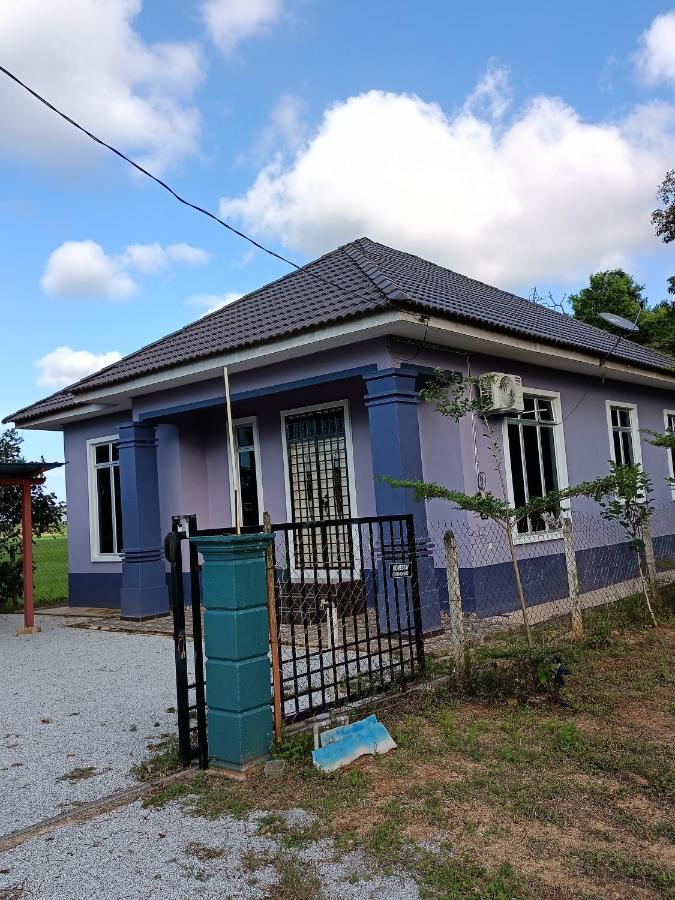 Ummi'S Homestay Kuala Besut Kampong Baru Εξωτερικό φωτογραφία