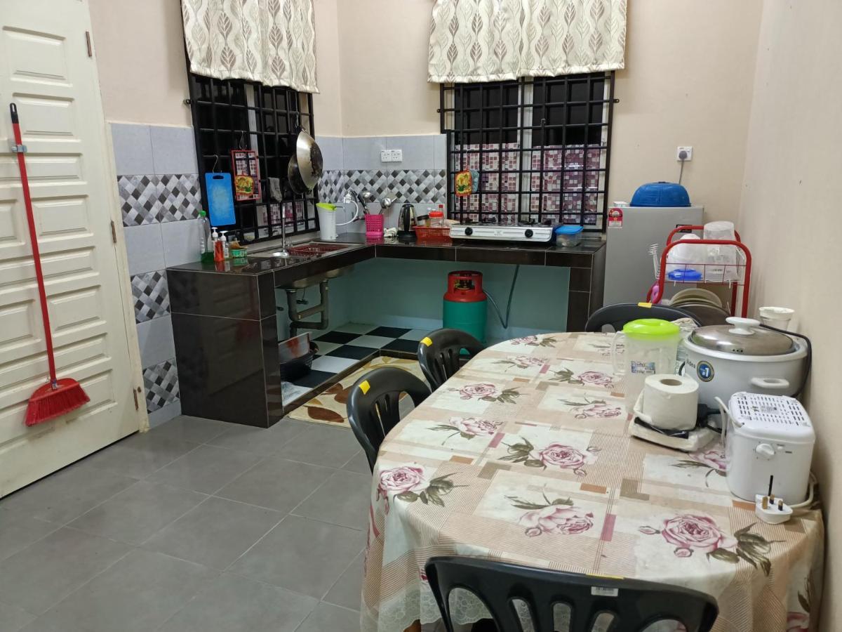 Ummi'S Homestay Kuala Besut Kampong Baru Εξωτερικό φωτογραφία
